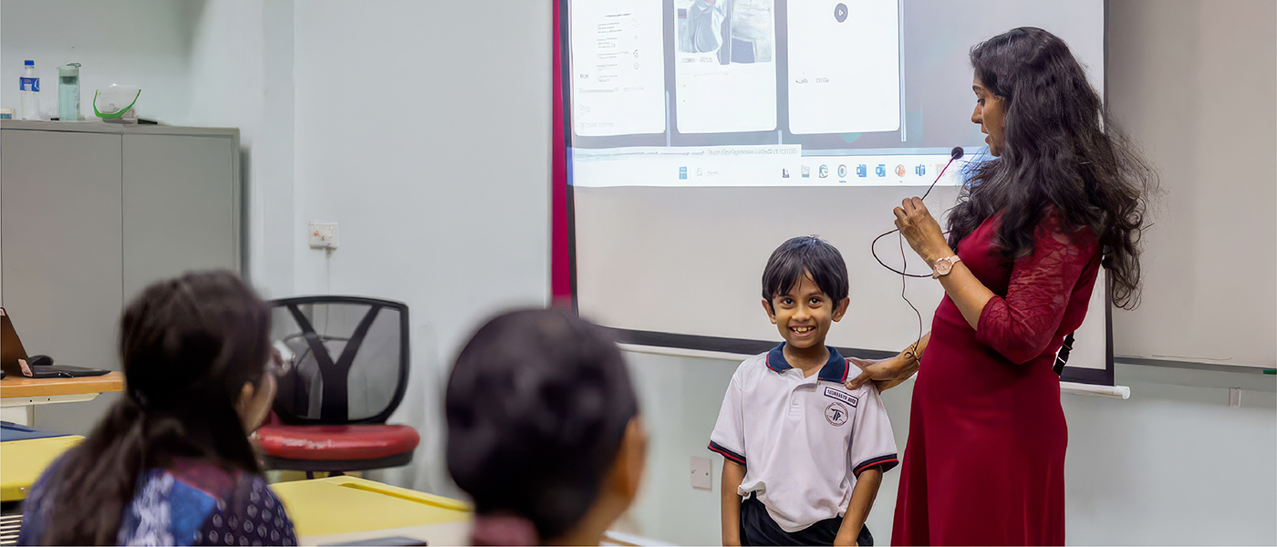 நாவில் தமிழ்<br>நாளும் தமிழ்